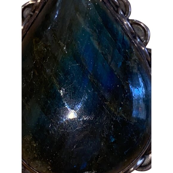 Teardrop Labradorite Pendant With Intricate Metal Setting - Picture 9 of 11